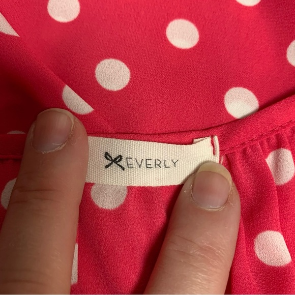 Everly pink polka dot top size large single button at the neckline - Picture 7 of 9